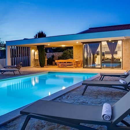 Villa T, Spacious With Heated Pool, Hot Tub & Sauna Rastevic Exterior foto