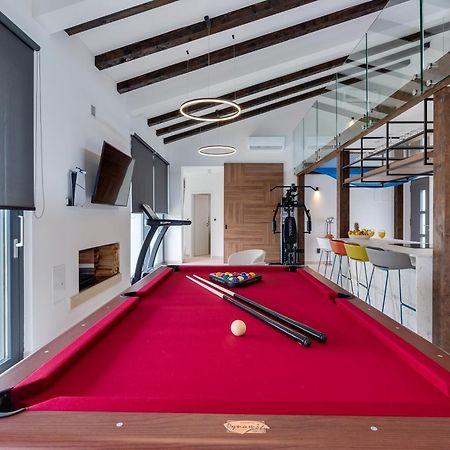 Villa T, Spacious With Heated Pool, Hot Tub & Sauna Rastevic Exterior foto