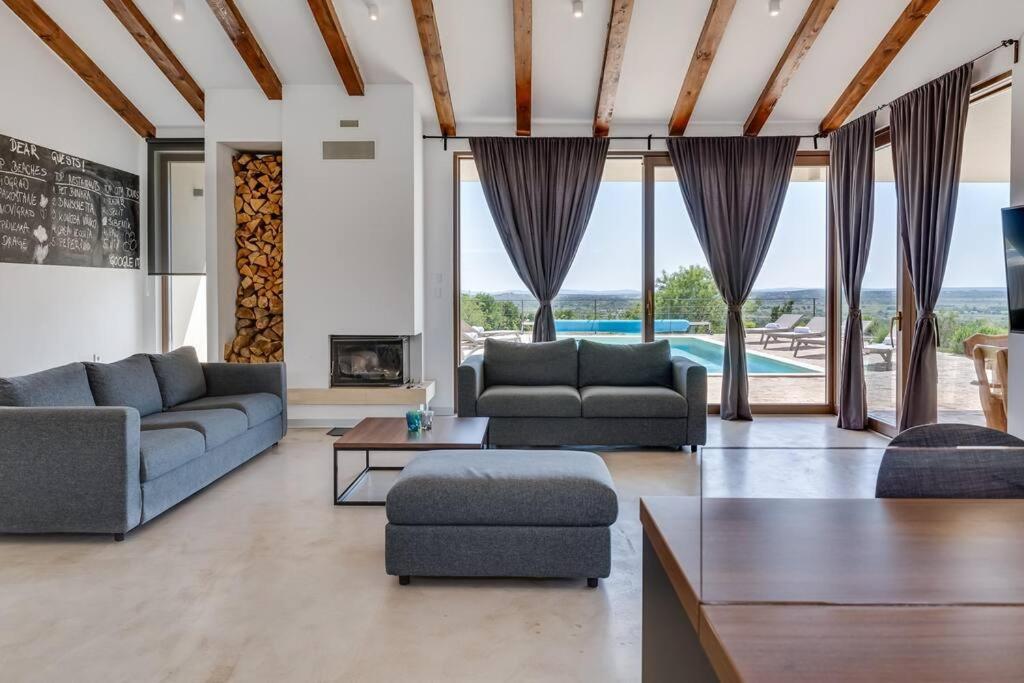 Villa T, Spacious With Heated Pool, Hot Tub & Sauna Rastevic Exterior foto