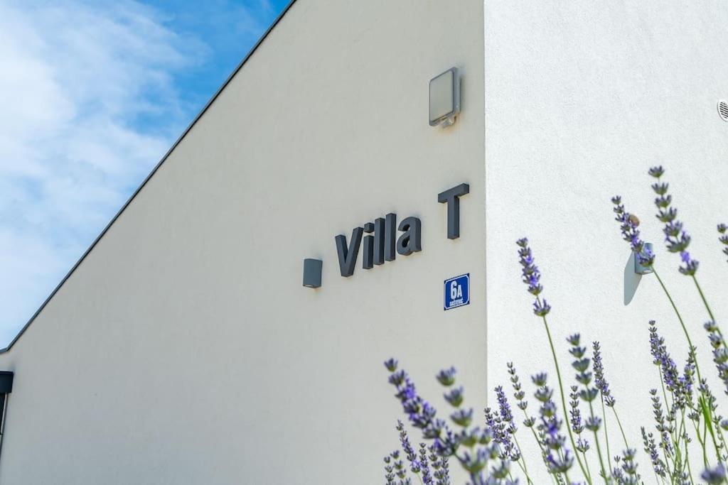 Villa T, Spacious With Heated Pool, Hot Tub & Sauna Rastevic Exterior foto