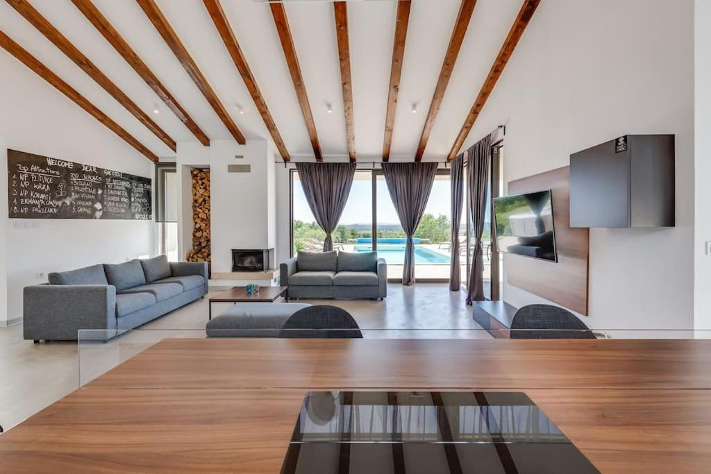 Villa T, Spacious With Heated Pool, Hot Tub & Sauna Rastevic Exterior foto