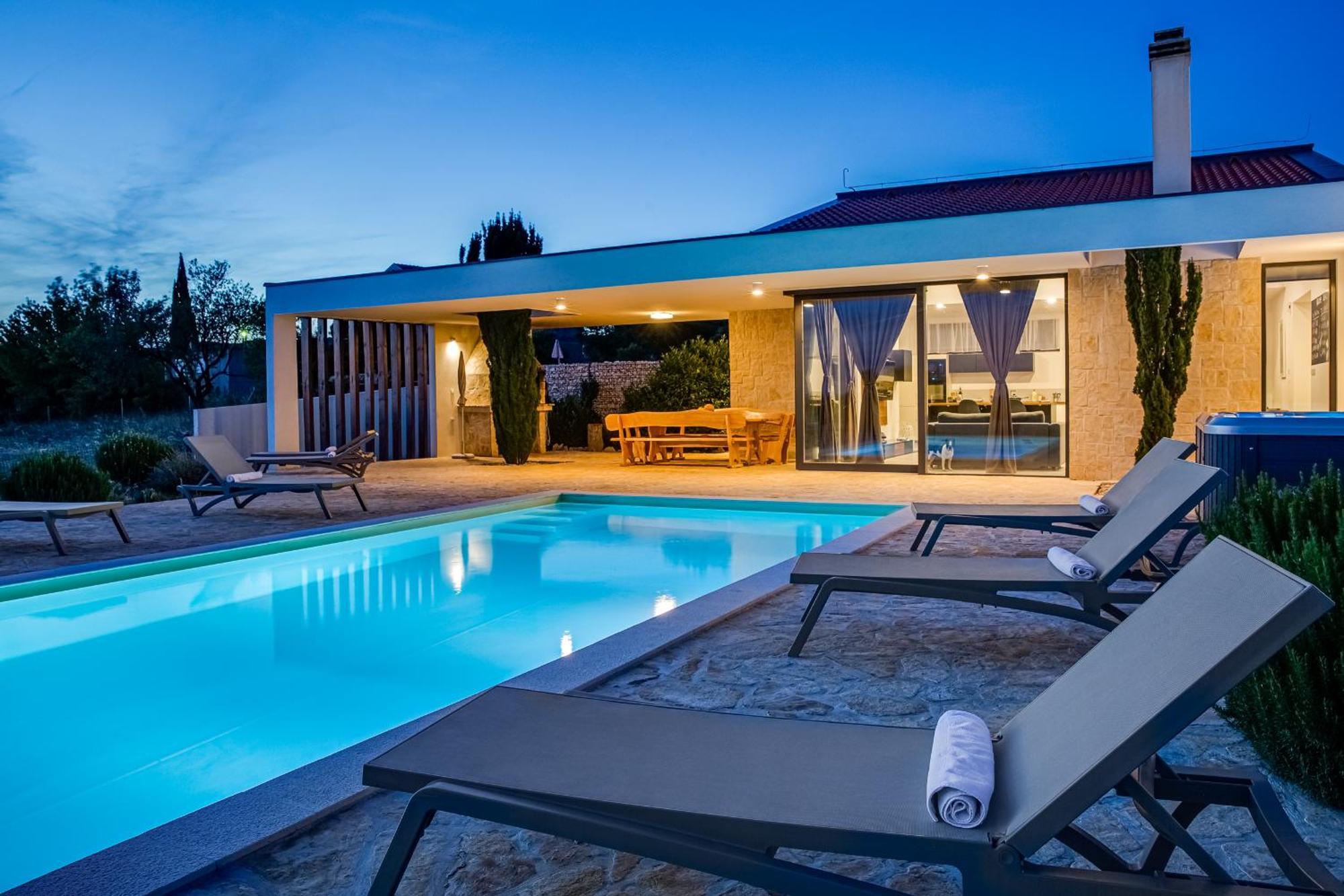 Villa T, Spacious With Heated Pool, Hot Tub & Sauna Rastevic Exterior foto