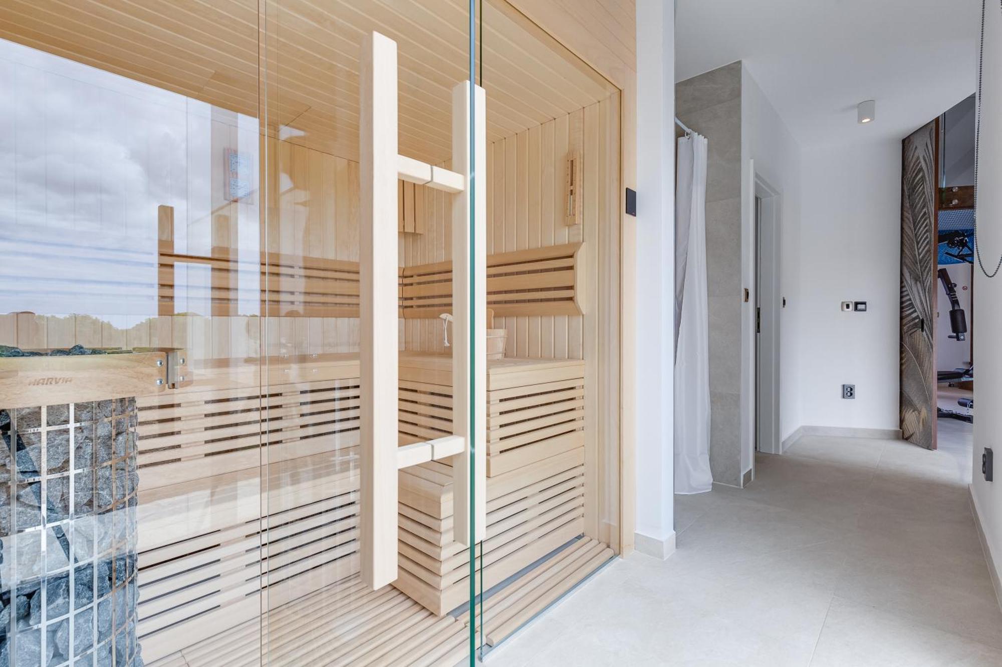 Villa T, Spacious With Heated Pool, Hot Tub & Sauna Rastevic Exterior foto