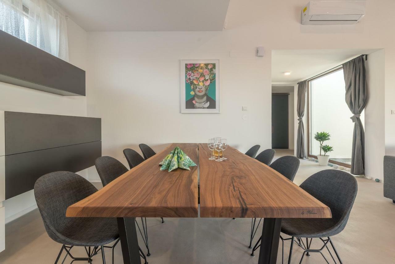Villa T, Spacious With Heated Pool, Hot Tub & Sauna Rastevic Exterior foto
